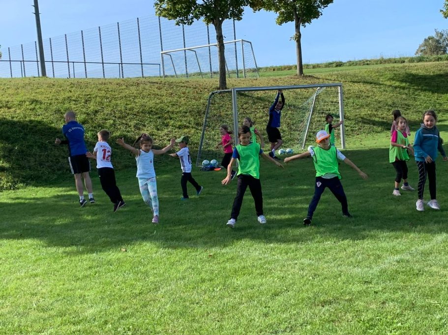 Spaß auf dem Sportgelände des FCE